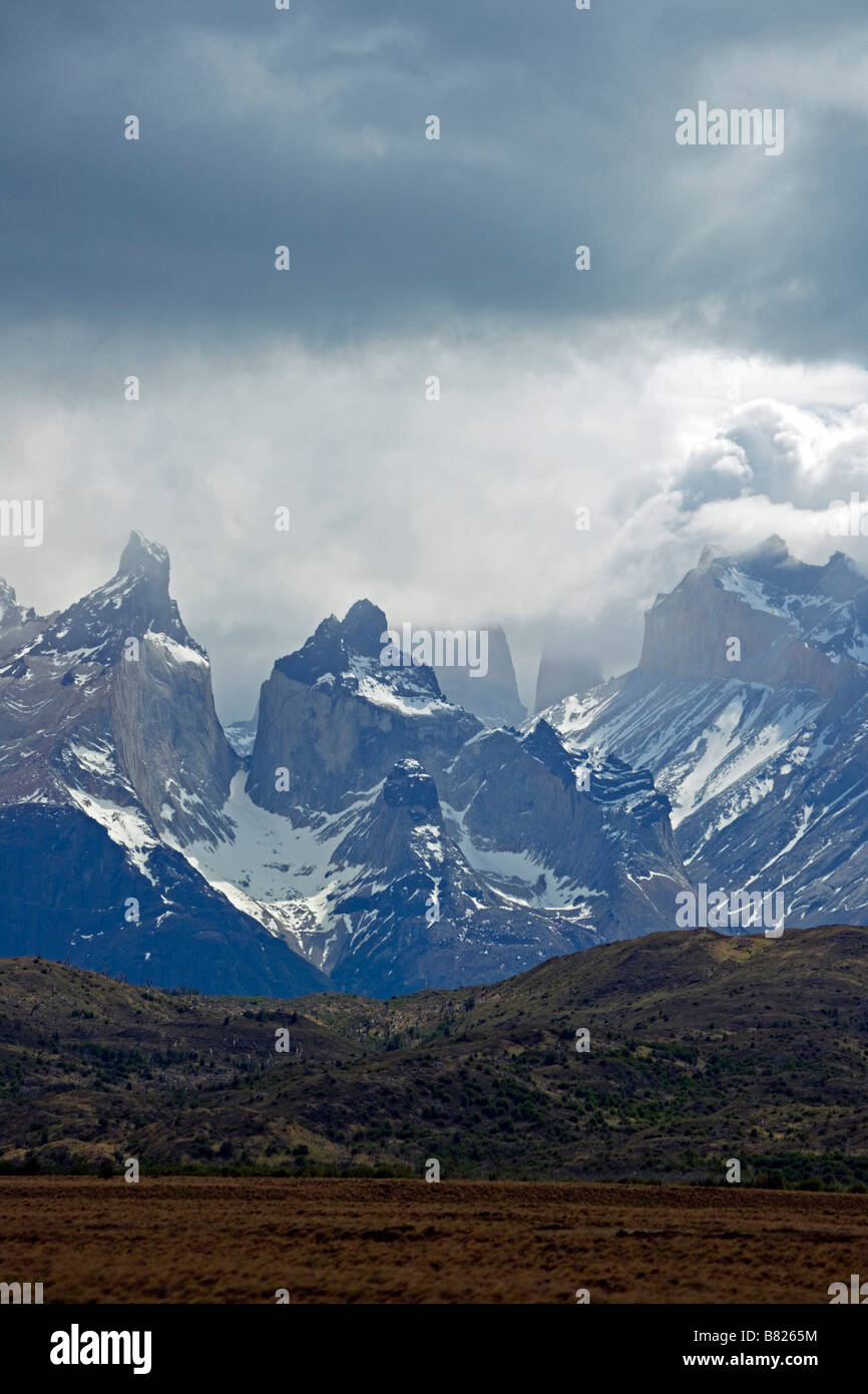 Cero Paine Grande con il "corna" in background, Torres del Paine Foto Stock