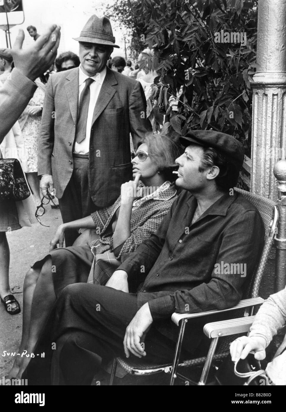 Carlo Ponti, Sophia Loren, Marcello Mastroianni sul set di I Girasoli Anno: 1970 Italia direttore: Vittorio De Sica Foto Stock