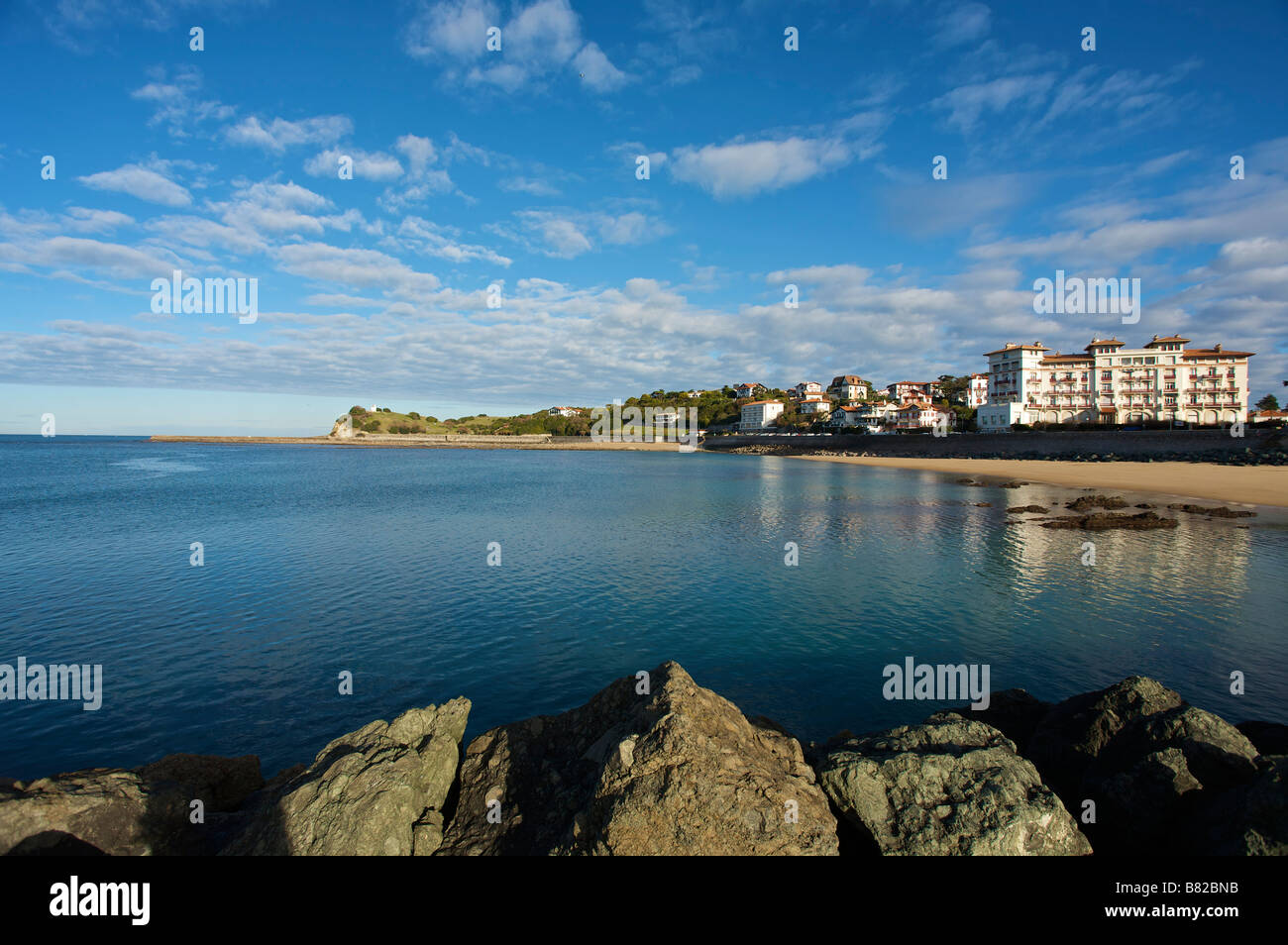 La parte nord della baia di Saint Jean de Luz Pays Basque Francia Foto Stock