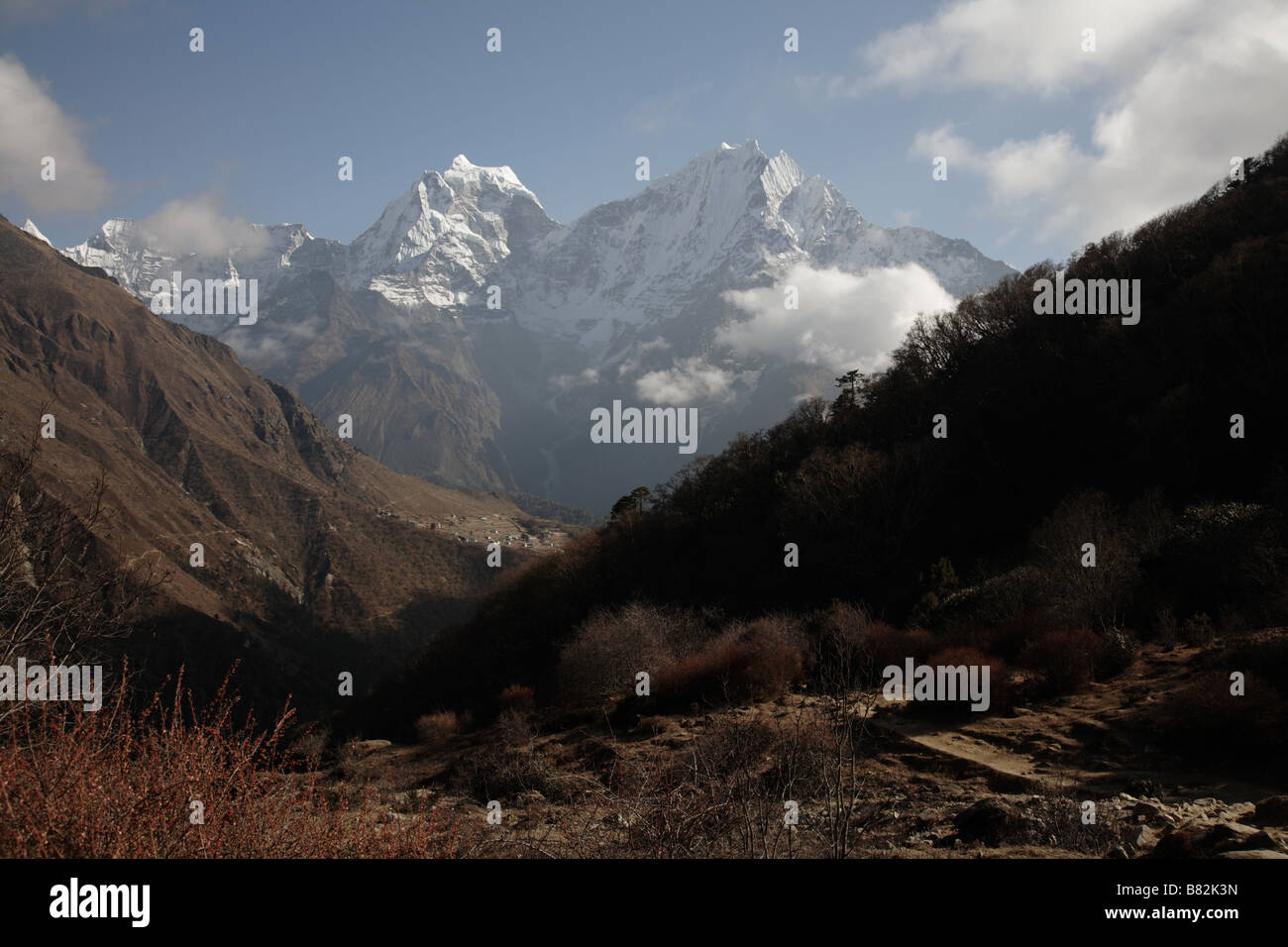 Viste nella regione di Khumbu tra Namche Bazaar e Dole Foto Stock