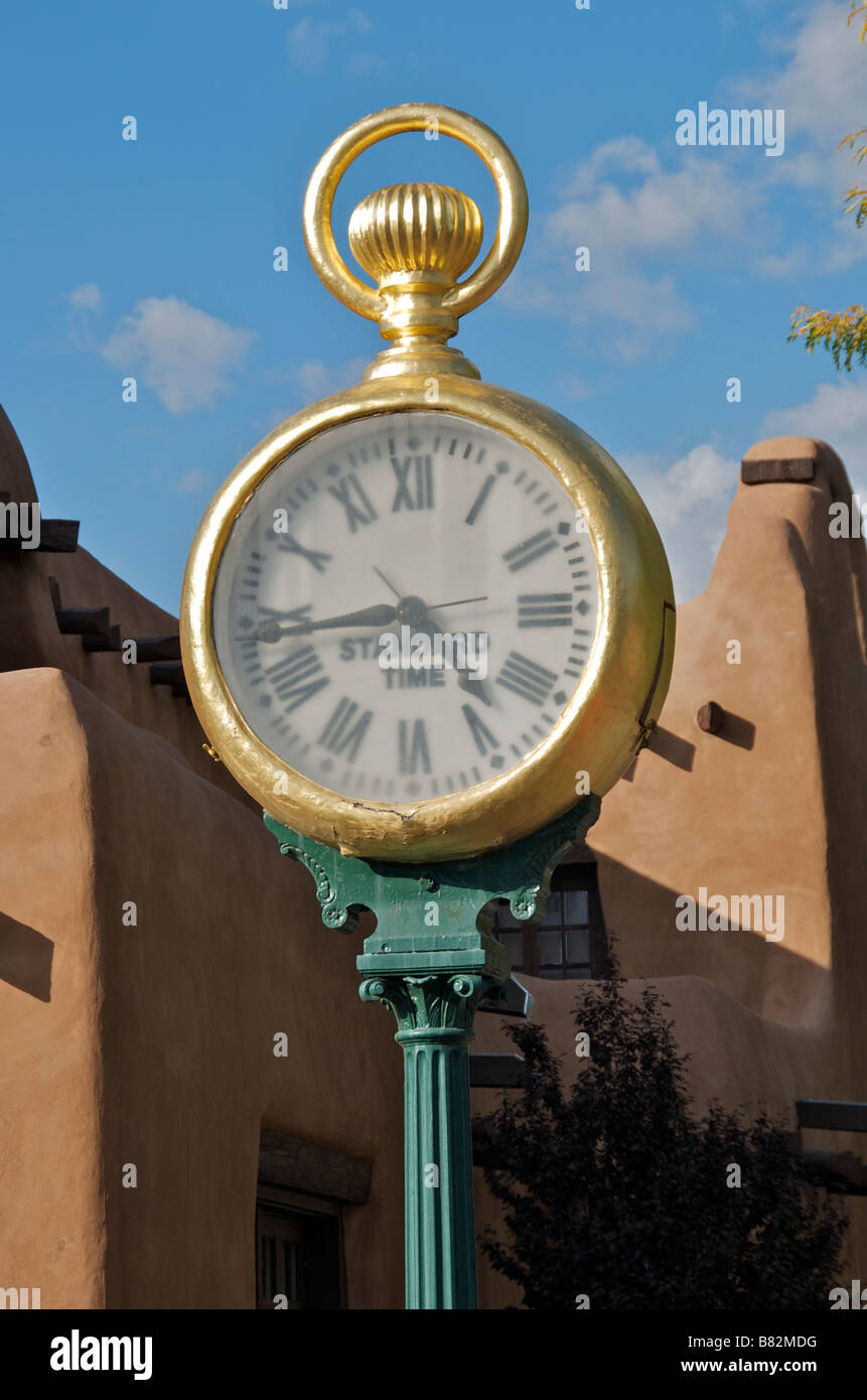 Orologio al di fuori del Museo delle Belle Arti di Santa Fe New Mexico USA Foto Stock