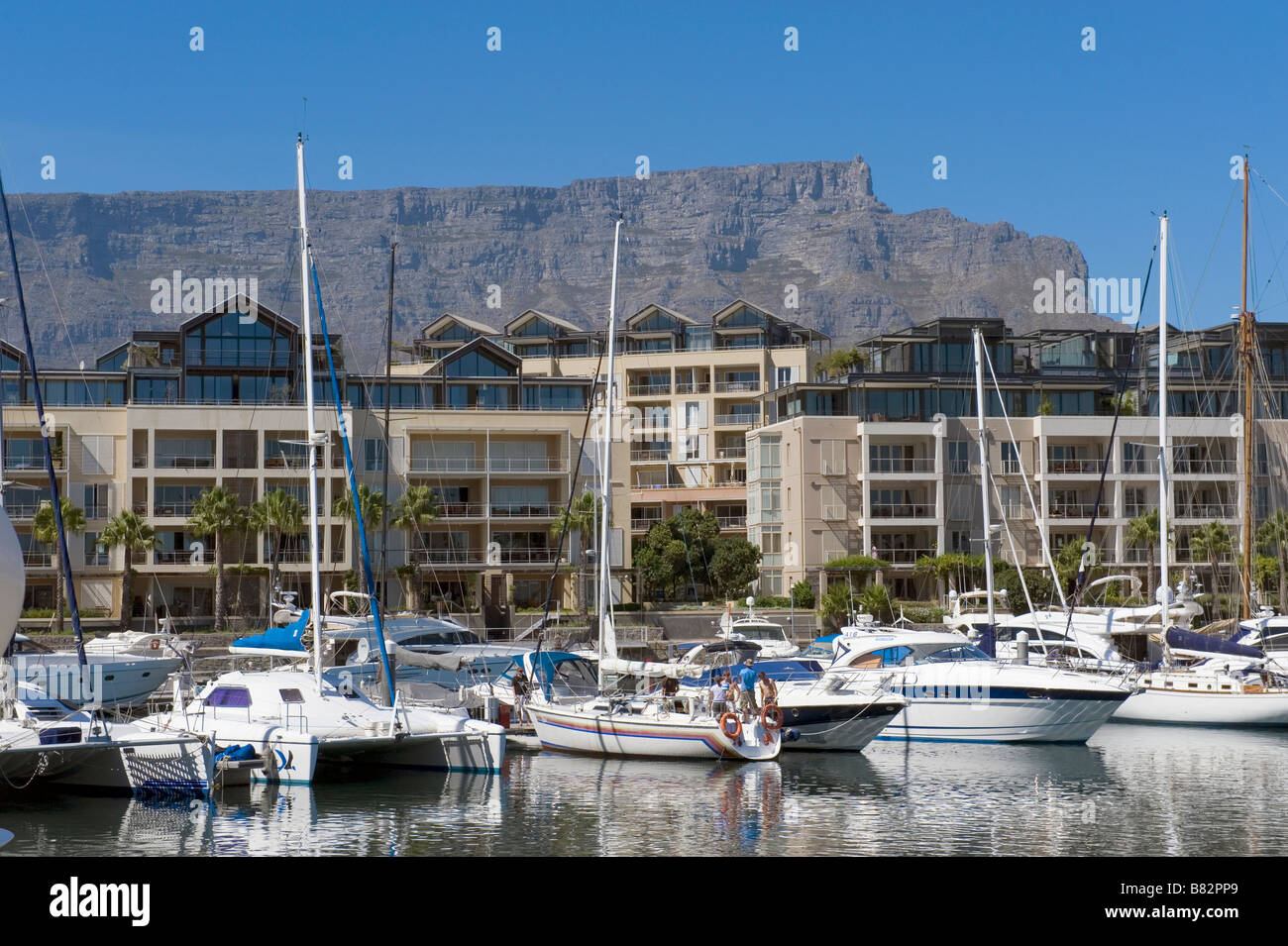Barche nel porto di Victoria e Alfred Waterfront Città del Capo Sud Africa Foto Stock