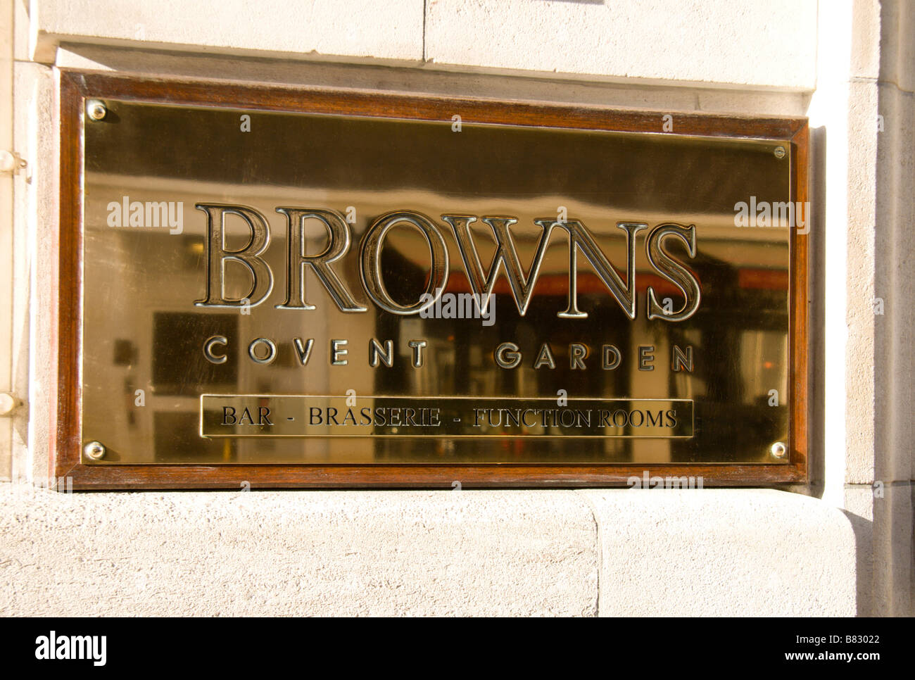 Una targa sul Brown's Bar & Brasserie, Covent Garden di Londra. Gen 2009 Foto Stock