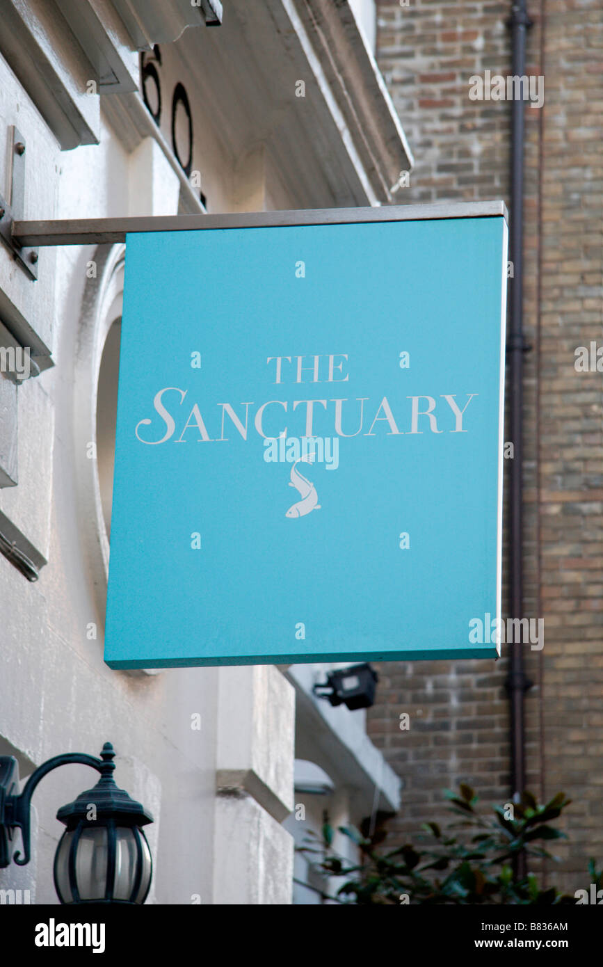 Il segno sopra la porta di ingresso al Santuario ladies health spa in Covent Garden di Londra. Gen 2009 Foto Stock