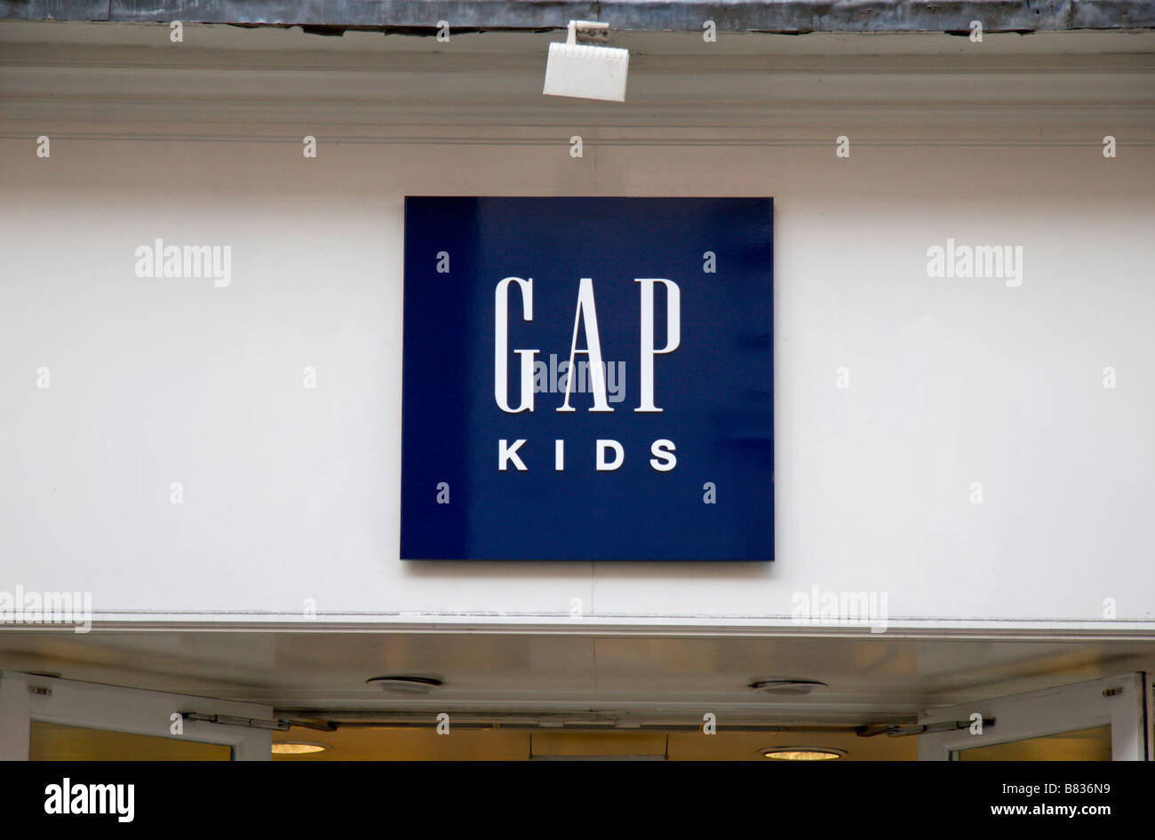 Il segno sopra il negozio ingresso al Baby Gap negozio di abbigliamento in Covent Garden di Londra. Gen 2009 Foto Stock
