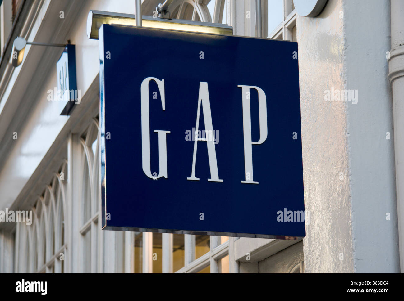 Il segno sopra il negozio ingresso al gap negozio di abbigliamento in Covent Garden di Londra. Gen 2009 Foto Stock