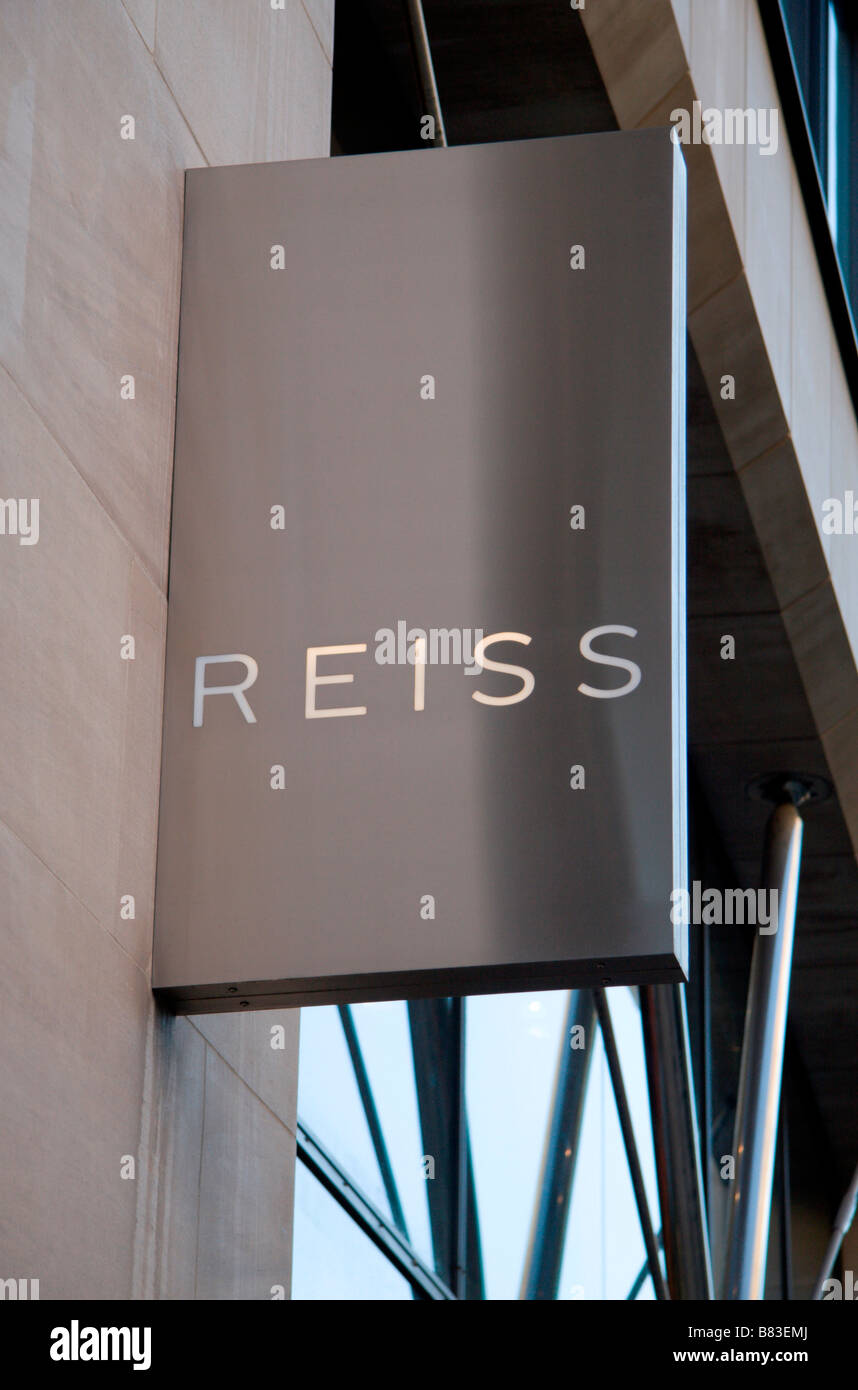 Un negozio segno sopra la Reiss uomini negozio di abbigliamento a Covent Garden di Londra. Gen 2009 Foto Stock