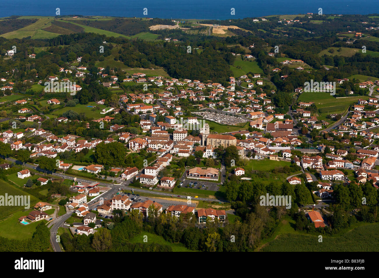 Vista aerea della città di Urrugne Pays Basque Francia Foto Stock