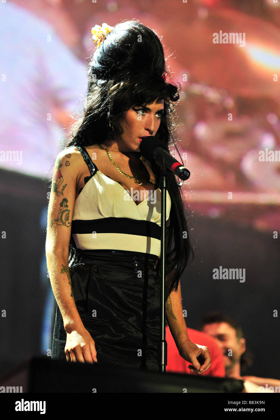 Amy Winehouse esecuzione in un concerto a Londra, Regno Unito Foto Stock