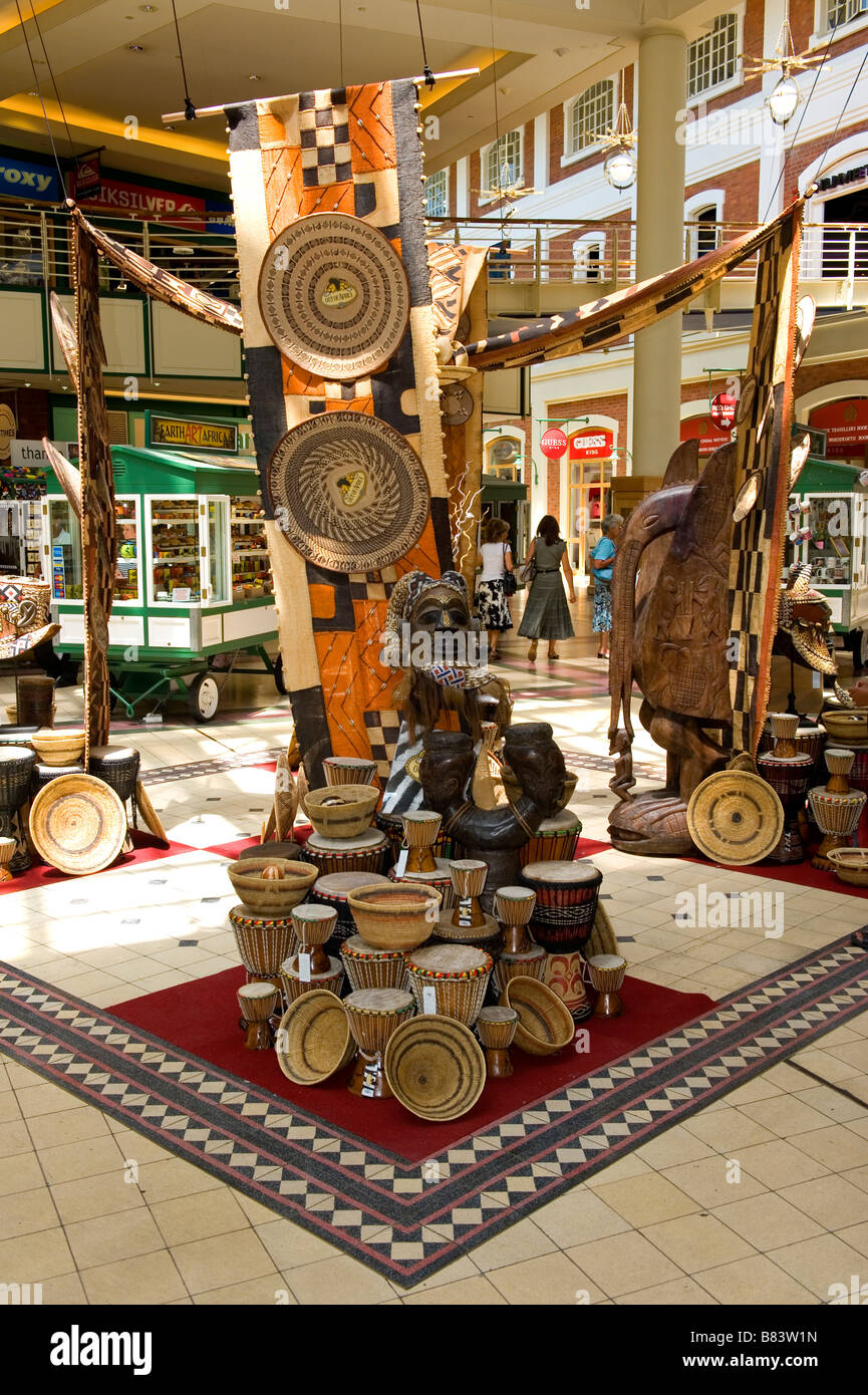 Mostra di souvenir in Alfred Mall at Victoria and Alfred Waterfront Città del Capo Sud Africa Foto Stock