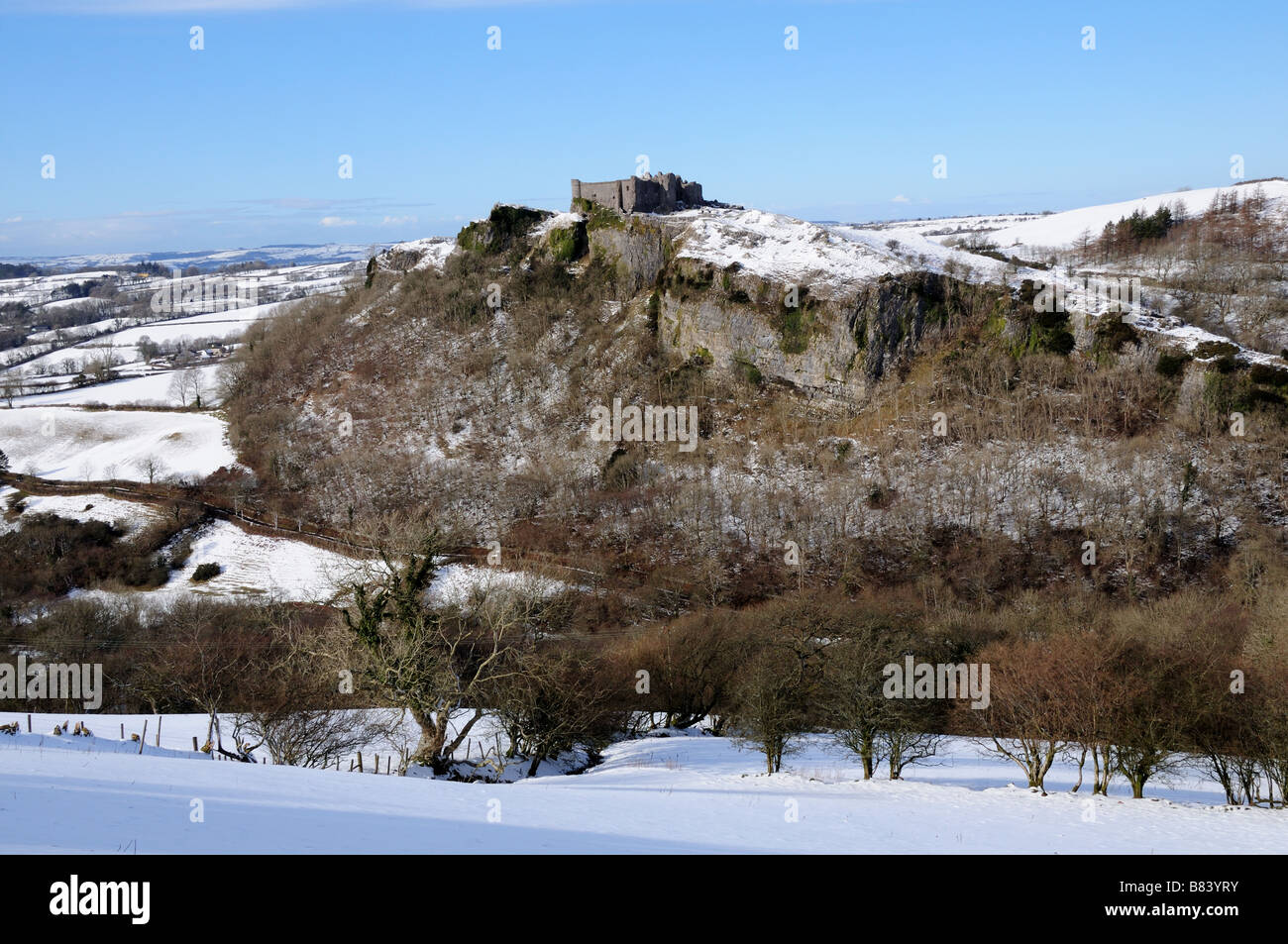 Neve su Carreg Cennen Castle trappola Llandeilo Galles Carmarthenshire Foto Stock