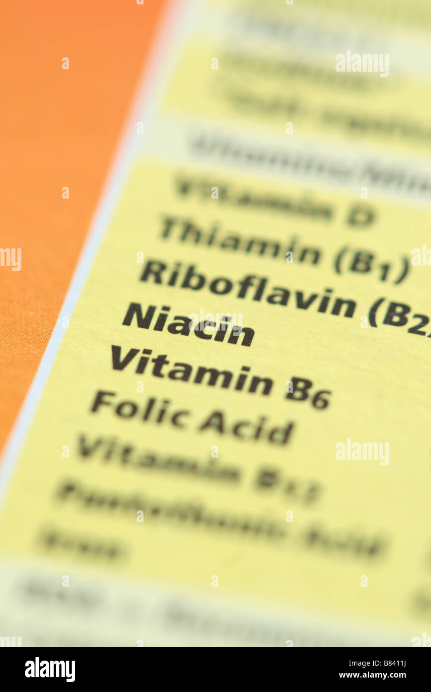 Alimentare nutrizionale nutrizione informazioni sulle vitamine niacina riboflavina sui cereali per la prima colazione il pacchetto Foto Stock