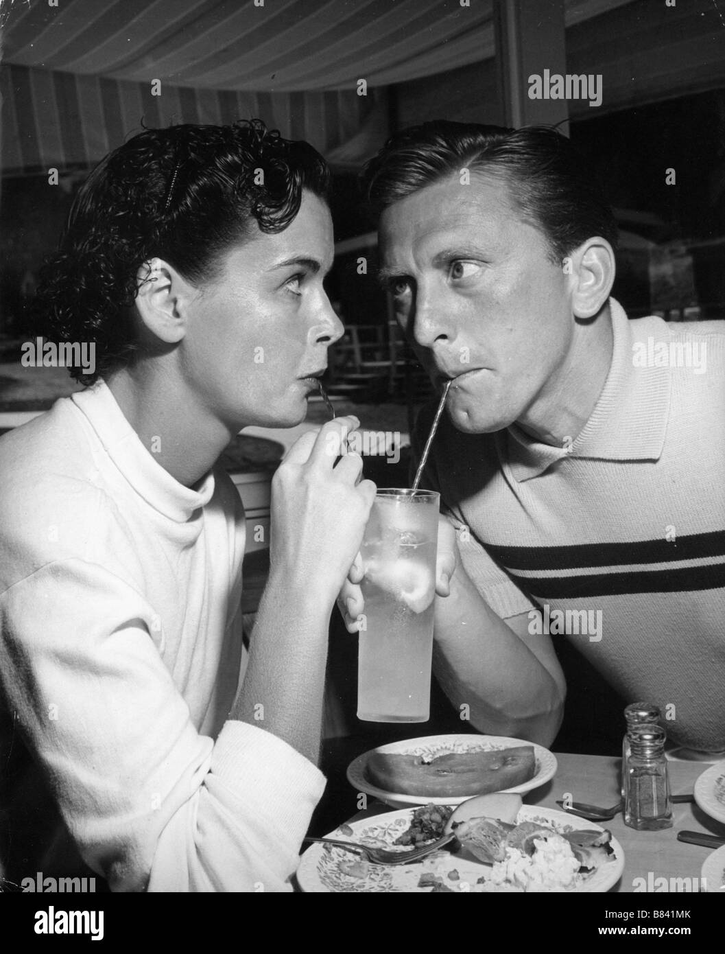Kirk Douglas con la sua prima moglie Diana Douglas isola Catalina , Californie (1949) Foto Stock