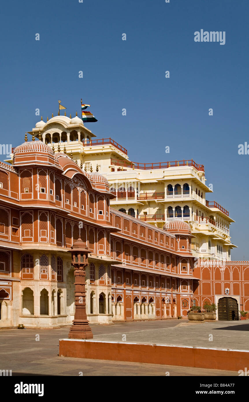 La città di Jaipur Palace in Rajasthan India vista di Chandra Mahal e Riddhi Siddhi gate Pol Foto Stock