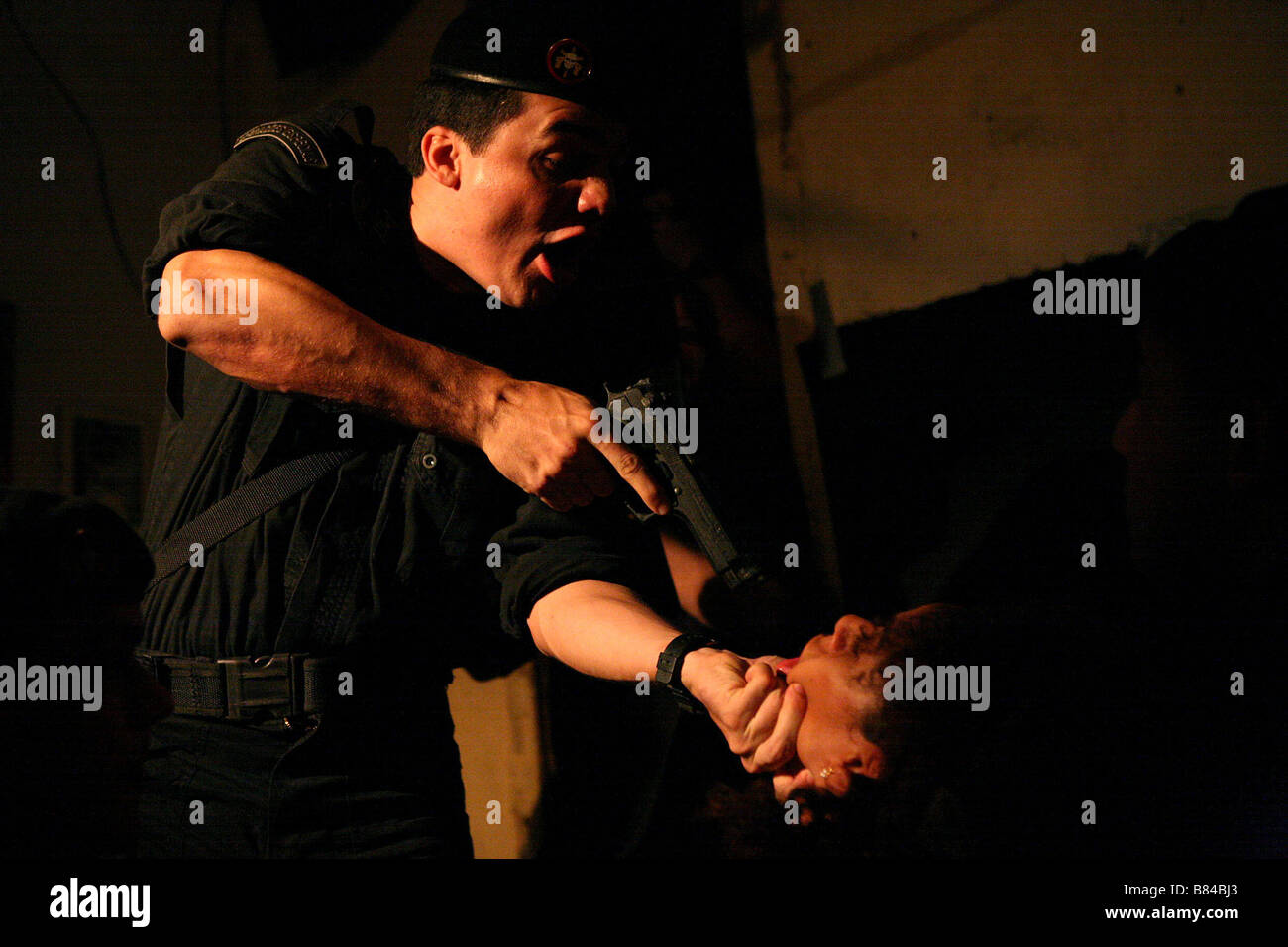Tropa de Elite Anno: 2007 - Brasile Wagner Moura Direttore: José Padilha Foto Stock