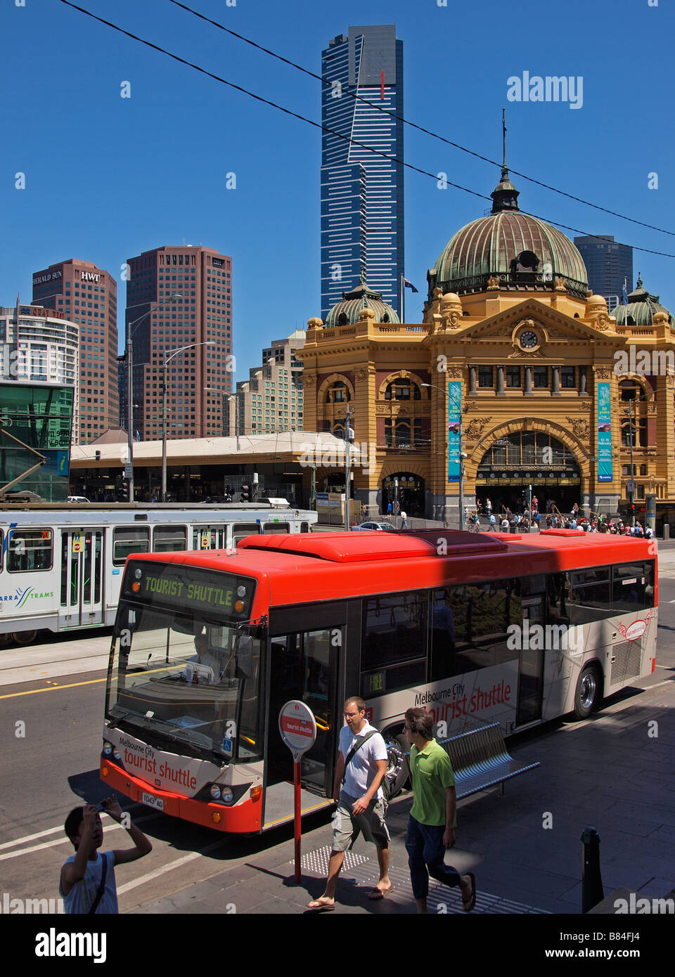 Città di MELBOURNE la Navetta Turistica parcheggiata fuori St Peters di fronte la Flinders Street Stazione ferroviaria Victoria Australia Foto Stock