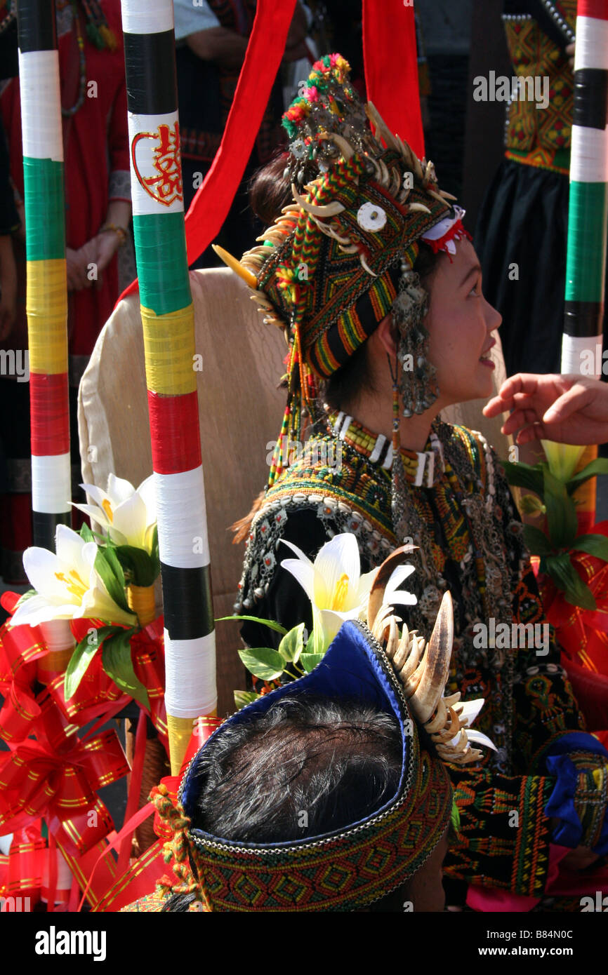 Donna locale in abito tradizionale al matrimonio tradizionale di Taiwan è montagnoso entroterra Foto Stock