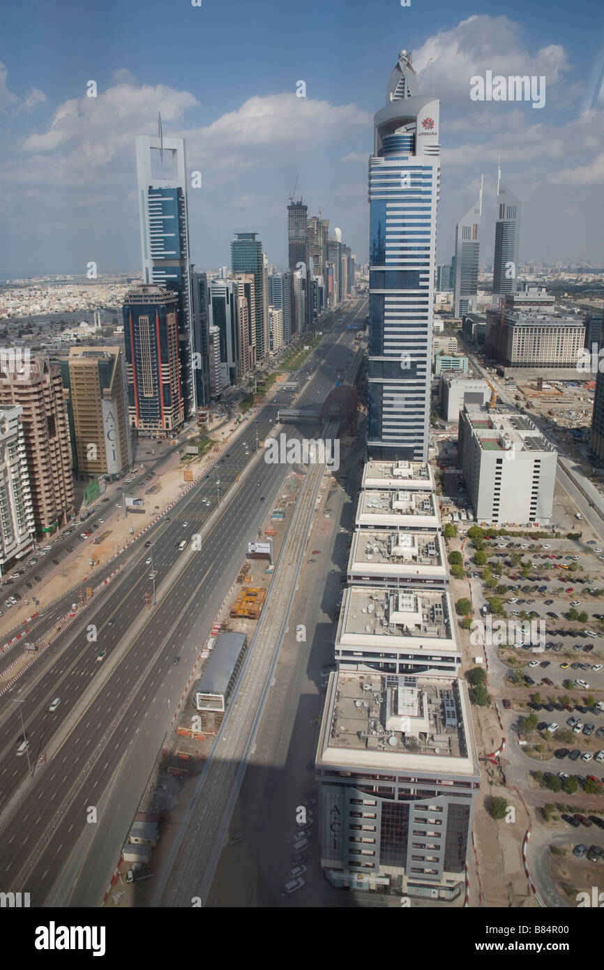 Sheikh Zayed road il venerdì senza traffico emirati arabi uniti Foto Stock