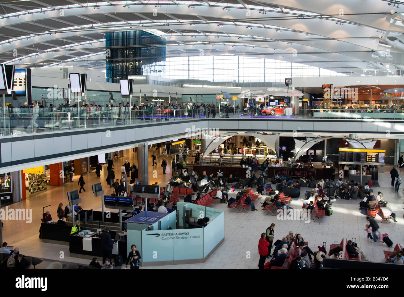 Heathrow terminal 5 shops immagini e fotografie stock ad alta