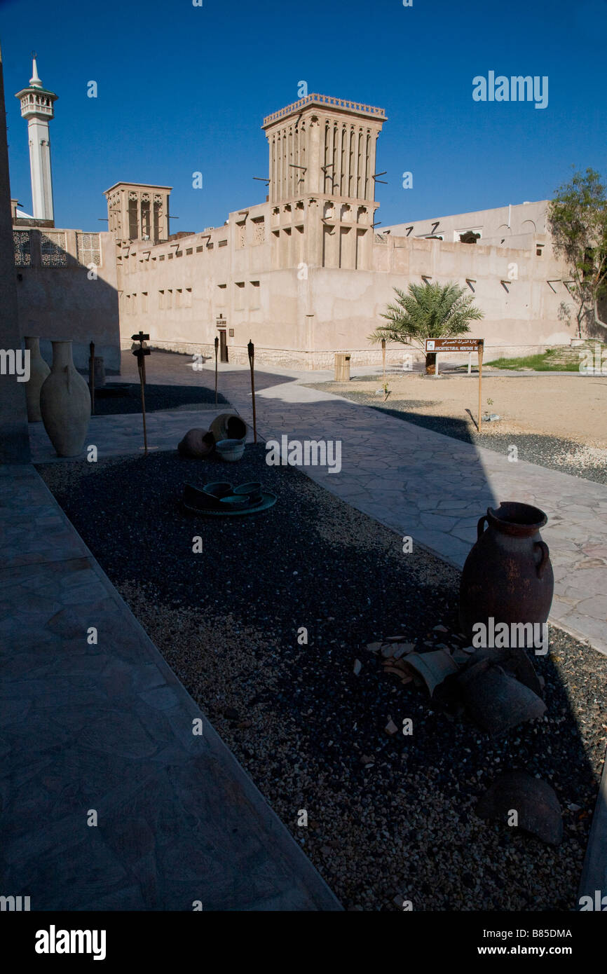 Il patrimonio architettonico dipartimento vecchi edifici rinnovati Bur Dubai EMIRATI ARABI UNITI Foto Stock