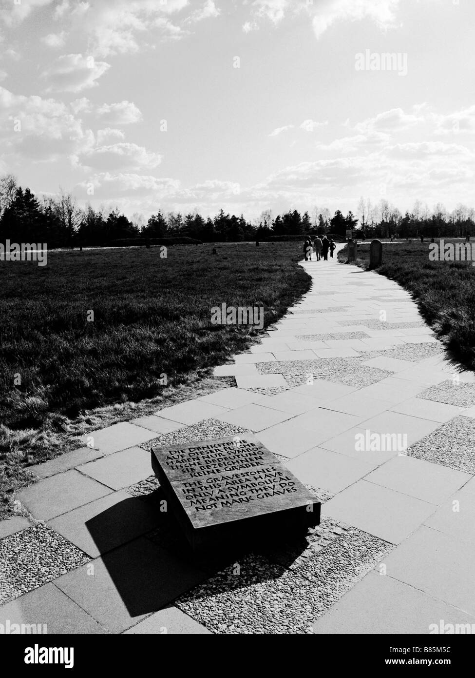 Pietra tombale simbolico Bergen Belsen campo di concentramento Foto Stock