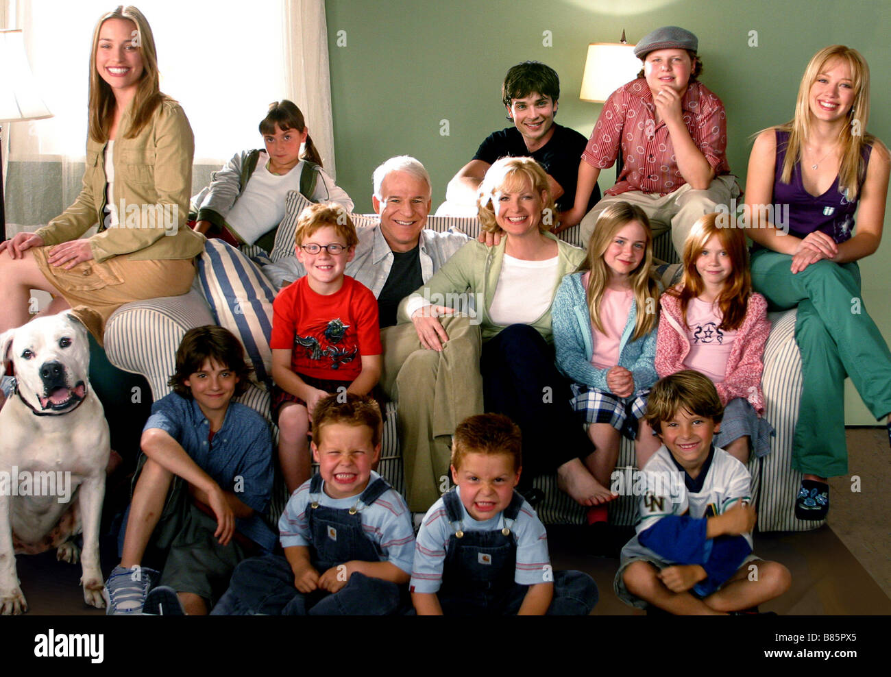 Più poco costoso dai dozzina Anno : 2003 - USA Direttore : Shawn Levy Piper Perabo , Alyson Stoner, Tom Welling , Kevin G. Schmidt, Hilary Duff, Forrest Landis, Steve Martin, Bonnie Hunt, Liliana Mumy, Morgan York, Jacob Smith, Brent parente, Shane parente, Blake Woodruff Foto Stock