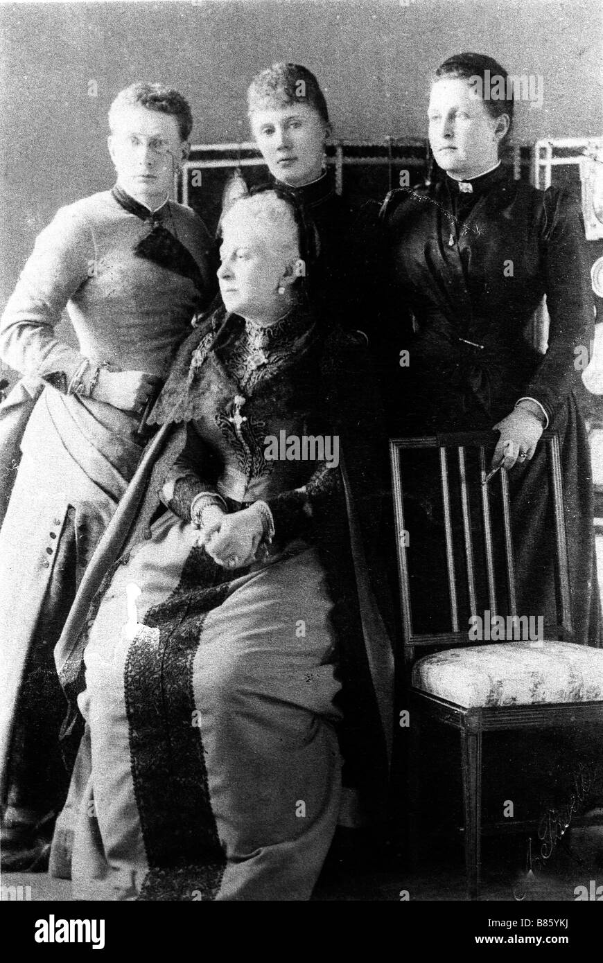 Vera Constantinovna della Russia Elizabeth Mavrikievna Olga di Russie e seduto Alexandra Josefovna Foto Stock