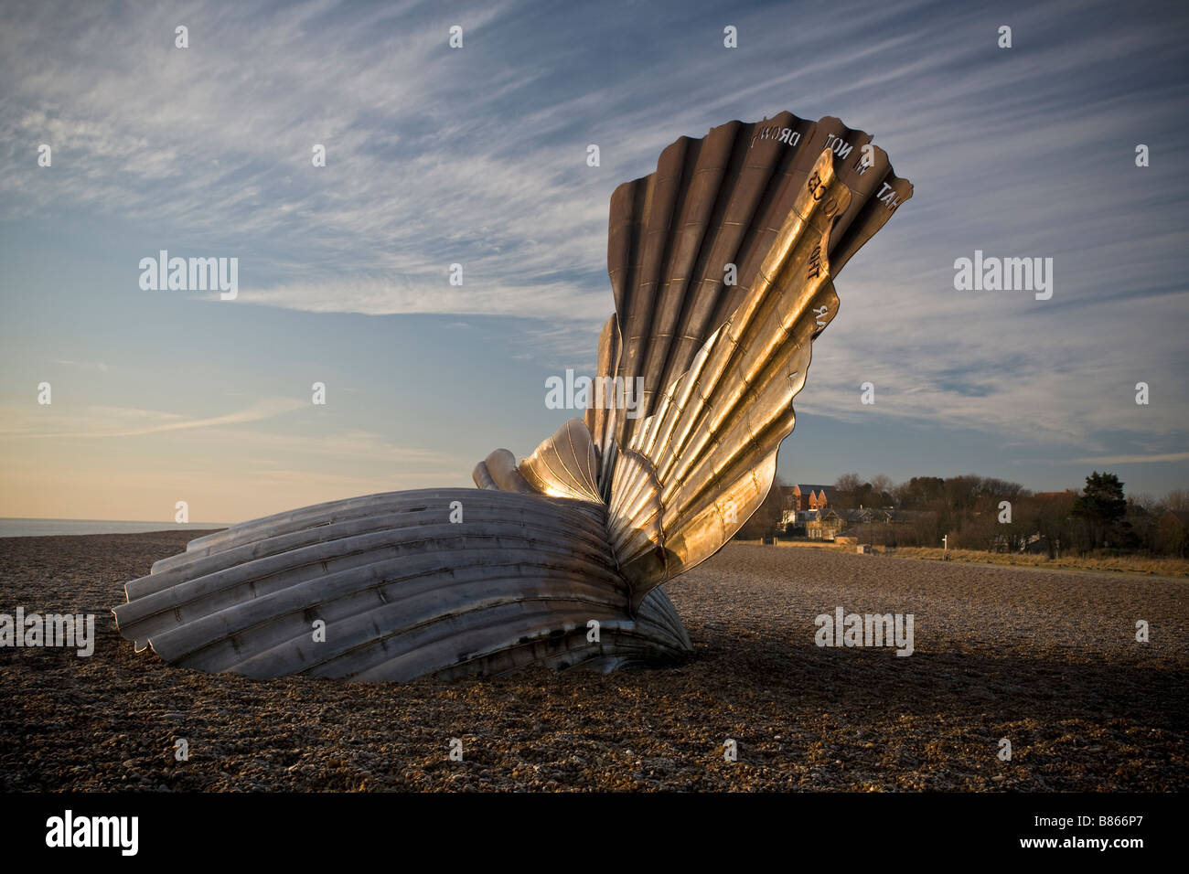 Maggi Hamblings smerlo sulla spiaggia di Aldeburgh dopo l'alba Foto Stock