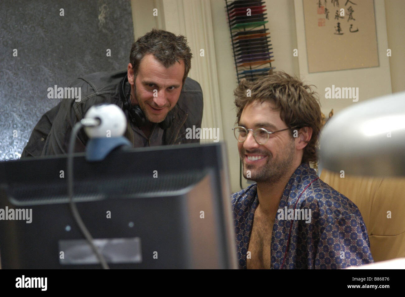 Patrick Huard Patrick Huard Direttore: Patrick Huard avec Guillaume Lemay-Thivierge sur le tournage / sul set du film Les 3 P'tits cochons (2008) Canada Foto Stock