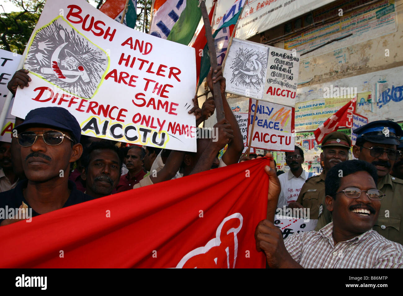 Popolo dimostrano durante anti guerra in Iraq proteste in Chennai (Madras) in India. Foto Stock