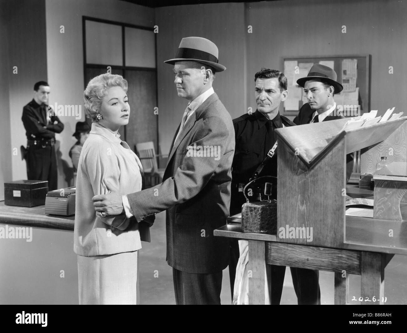 Accusato di omicidio accusato di omicidio Anno 1956 - USA Vera Ralston,  David Brian, Lee Van Cleef Direttore : Joseph Kane Foto stock - Alamy