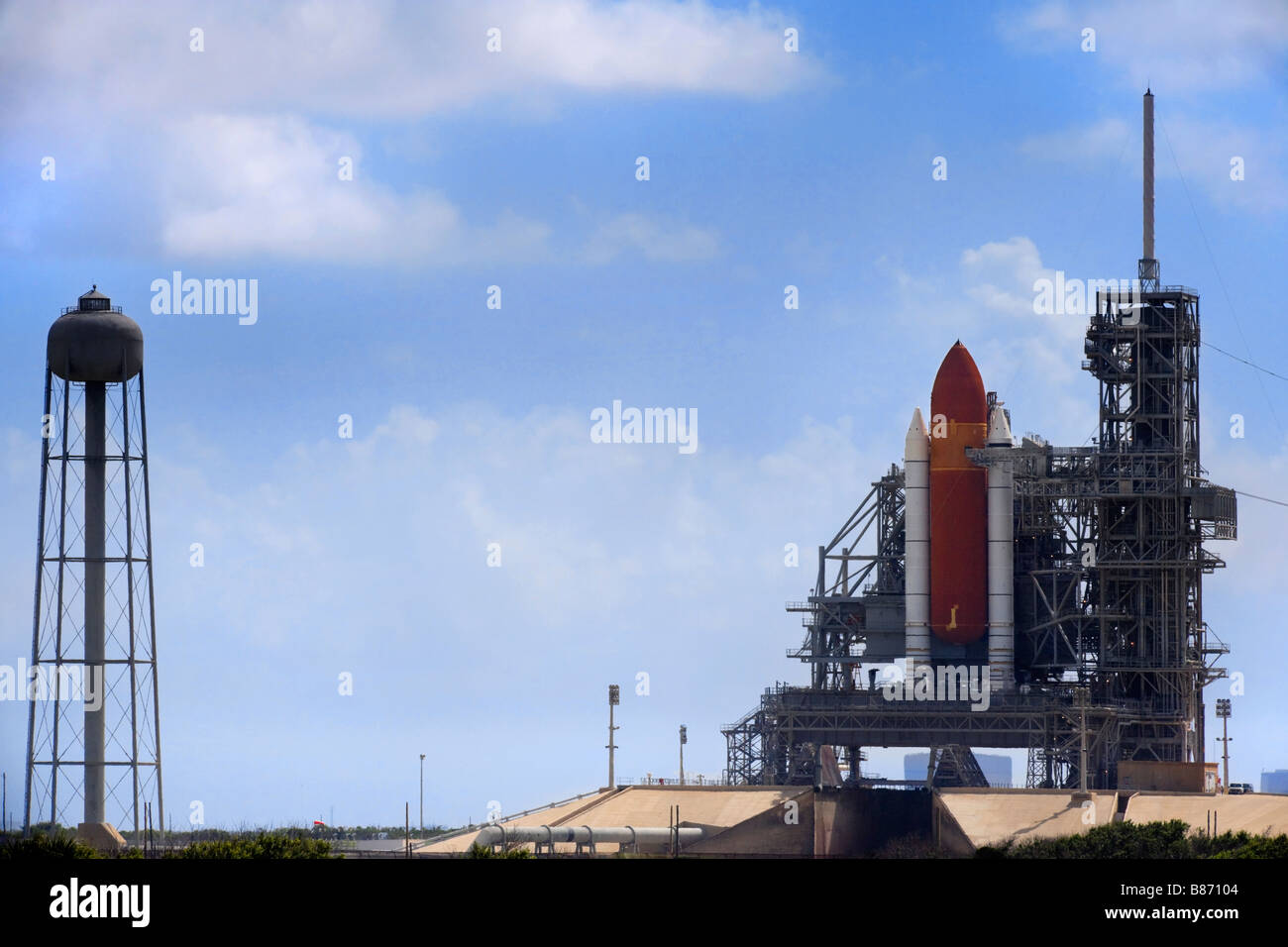 Il Centro Spaziale Kennedy NASA Space Shuttle Discovery sulla rampa di lancio 39A Florida US Foto Stock