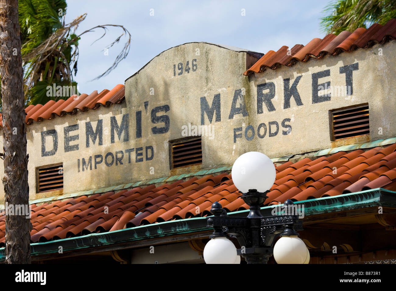 Carmine's Restaurant & Demmi il mercato sulla settima avenue / la Setima nella storica Ybor City, il Quartiere Latino di Tampa Florida. Foto Stock