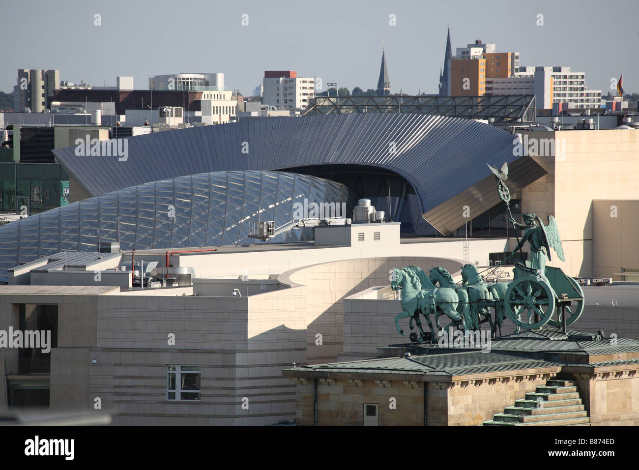 Berlin Brandenburger Tor Brandenburg Gate Quadriga DG Bank Foto Stock
