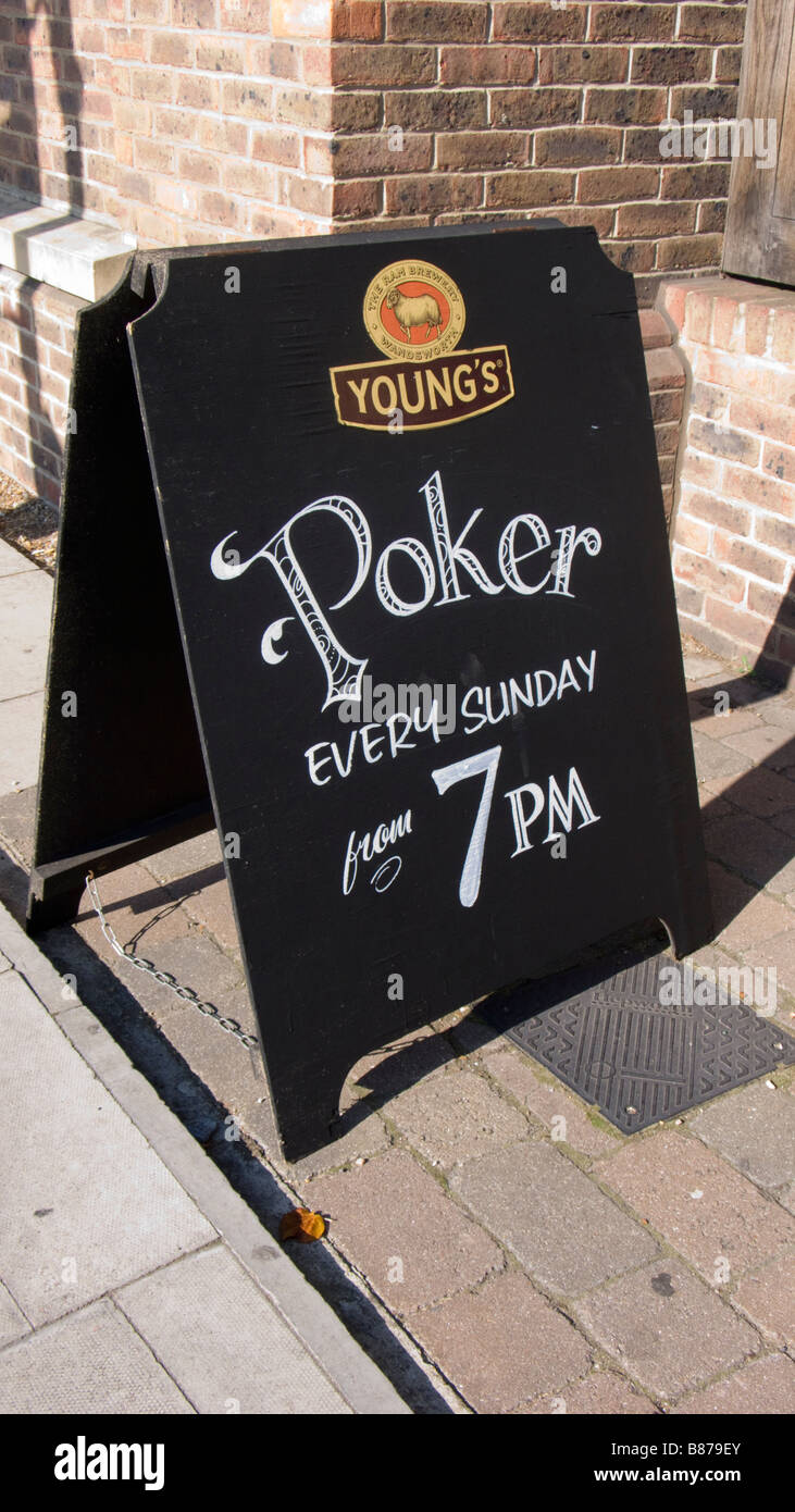 Segno Poker Night al di fuori del pub Foto Stock
