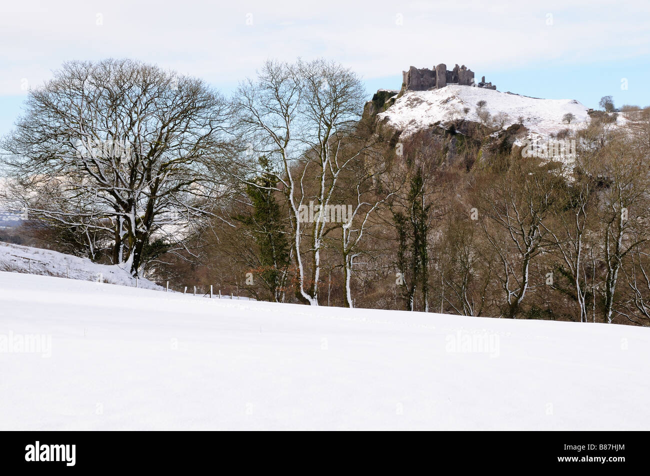 Carreg Cennen castle in inverno la neve trappola Llandeilo Galles Carmarthenshire Foto Stock