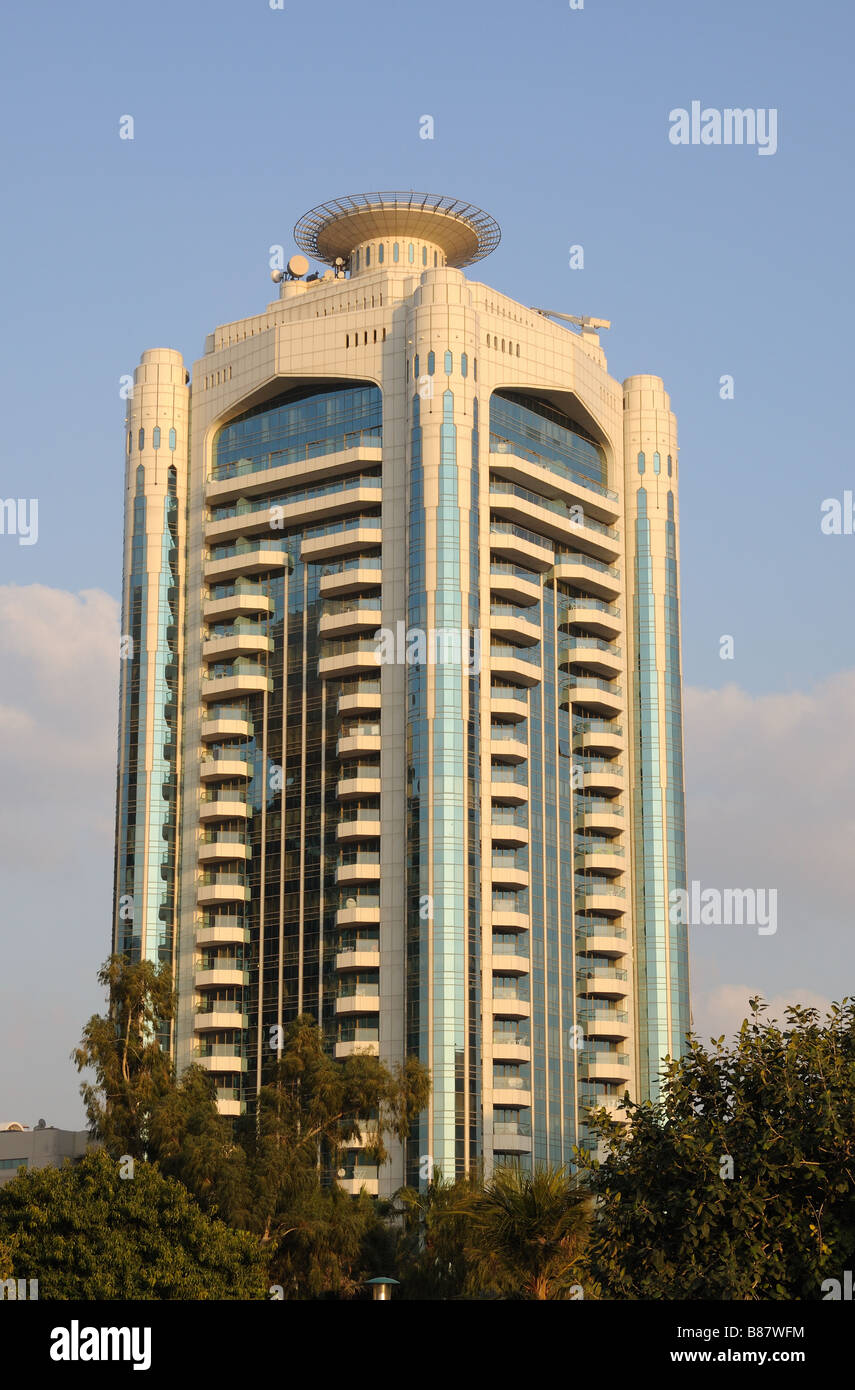 Moderno edificio di uffici nella città di Dubai Foto Stock