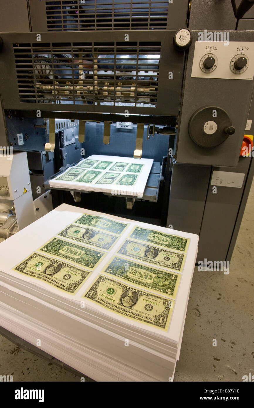 Macchina da stampa soldi immagini e fotografie stock ad alta risoluzione -  Alamy