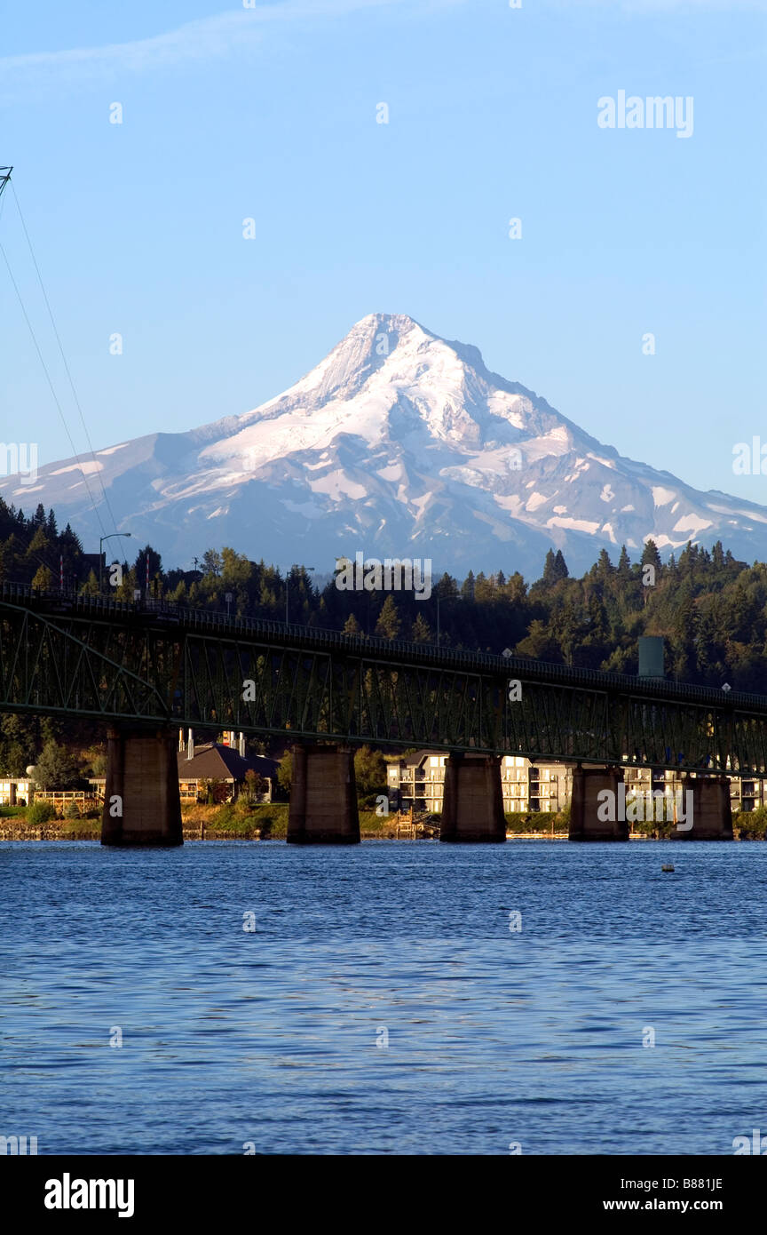 Mt cappa gamma a cascata di salmone bianca Washington Hood River Bridge Oregon Columbia River ponti a pedaggio Foto Stock