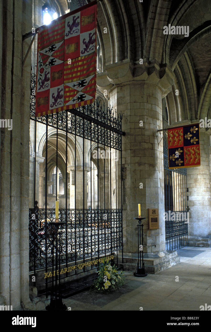 Tomba di Caterina d'Aragona in Peterborough Cathedral, Cambridgeshire England Regno Unito Foto Stock