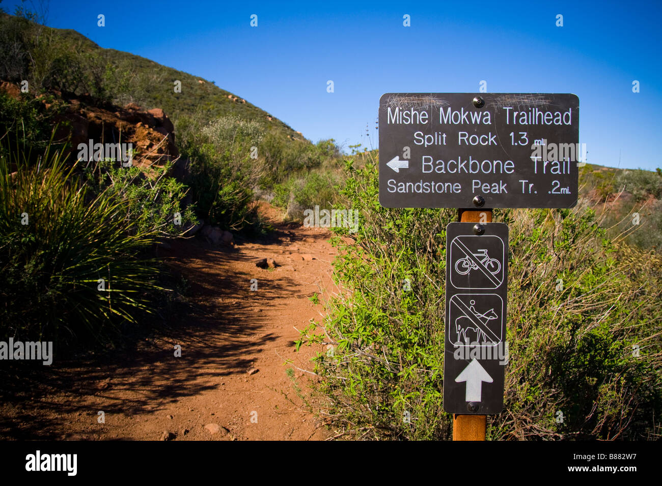 Segno per mishe mokwa e spina dorsale trail head Santa Monica montagne escursione Foto Stock