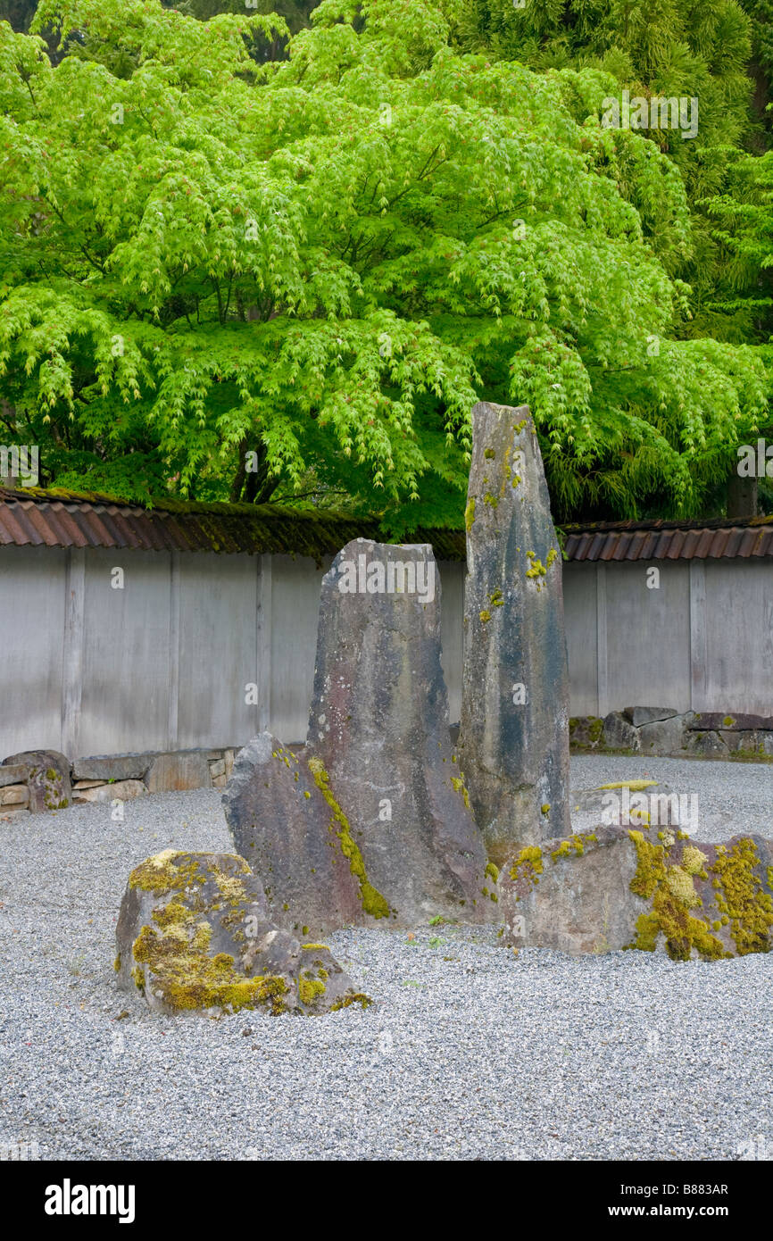 Woodinville WA rastrellata la sabbia e le pietre nel Giardino Zen del Santuario di Welch Foto Stock