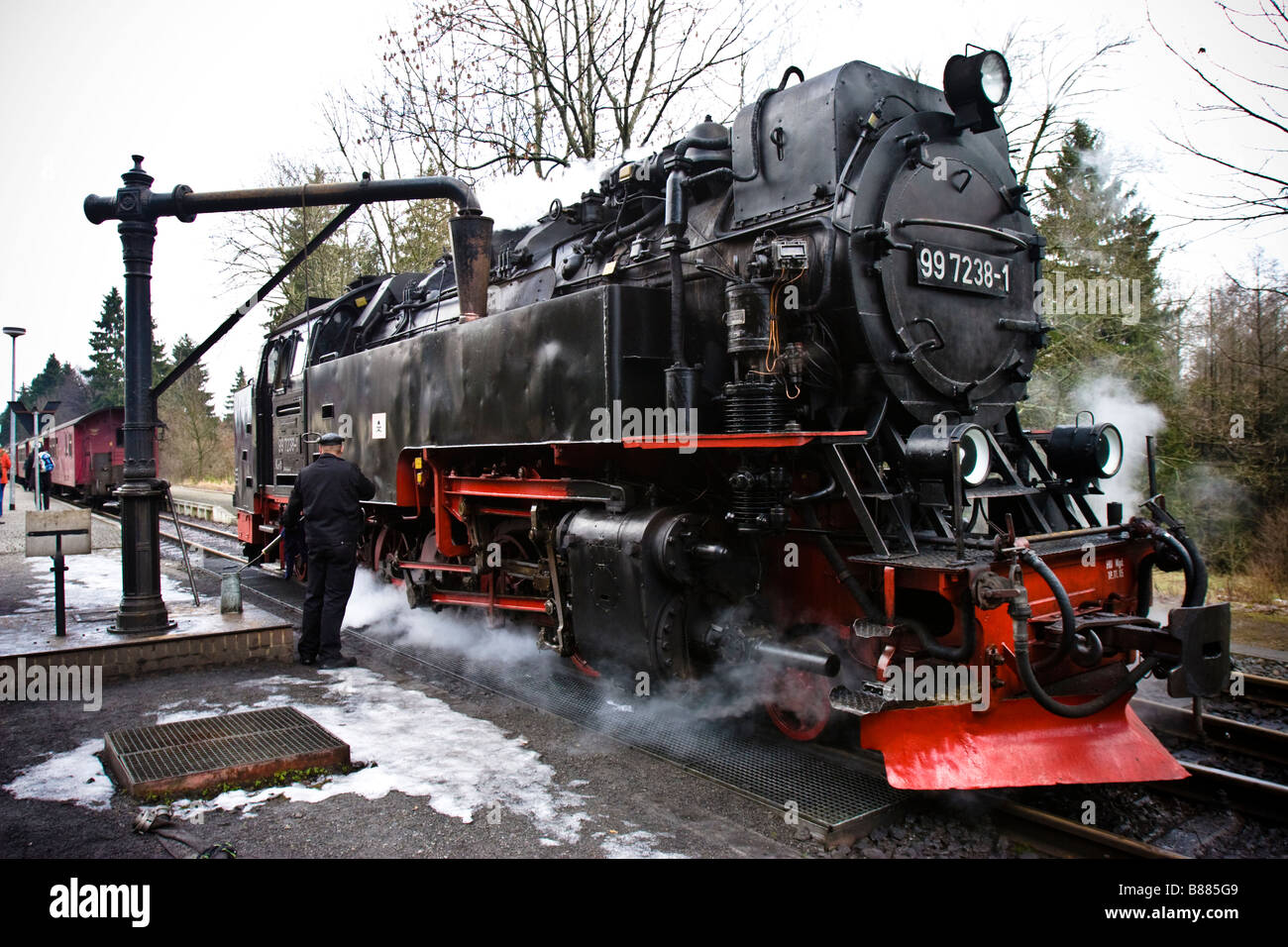 Storica locomotiva a vapore di Harz ferrovia a scartamento ridotto combustibili in tre Annen Hohne a Brocken, Germania Orientale Foto Stock