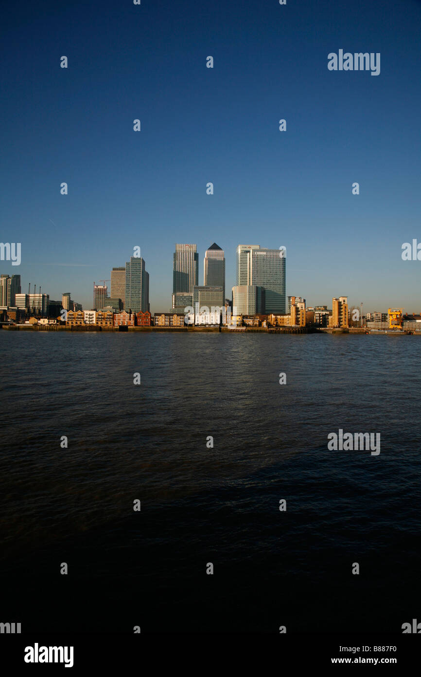 Vista sul Fiume Tamigi dalla penisola di Greenwich a Canary Wharf, Londra Foto Stock