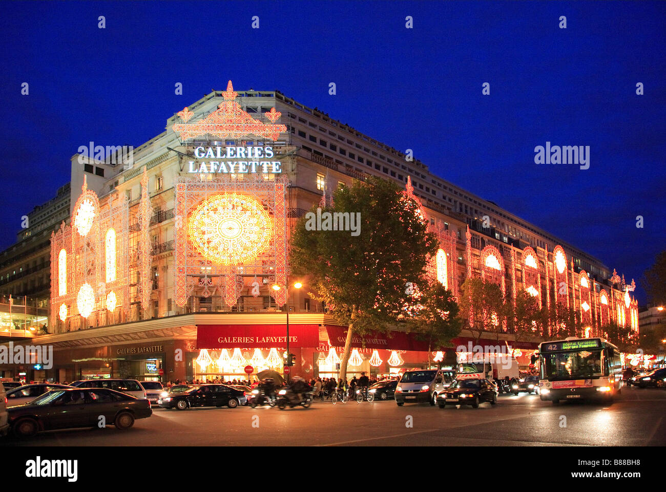 Parigi dai grandi magazzini Galeries Lafayette di notte Foto Stock