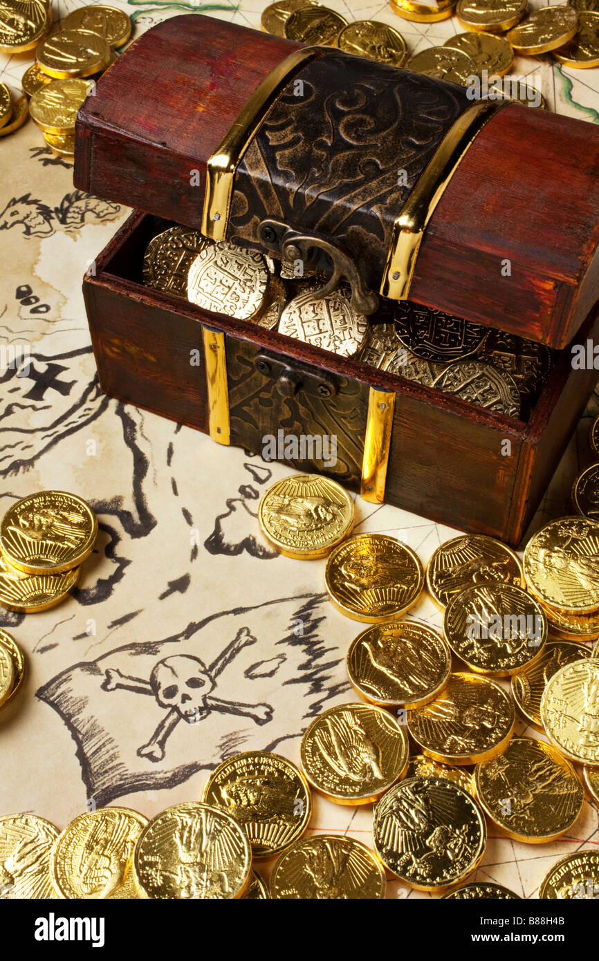 Le monete d'oro doubloons sulla mappa precedente Foto Stock