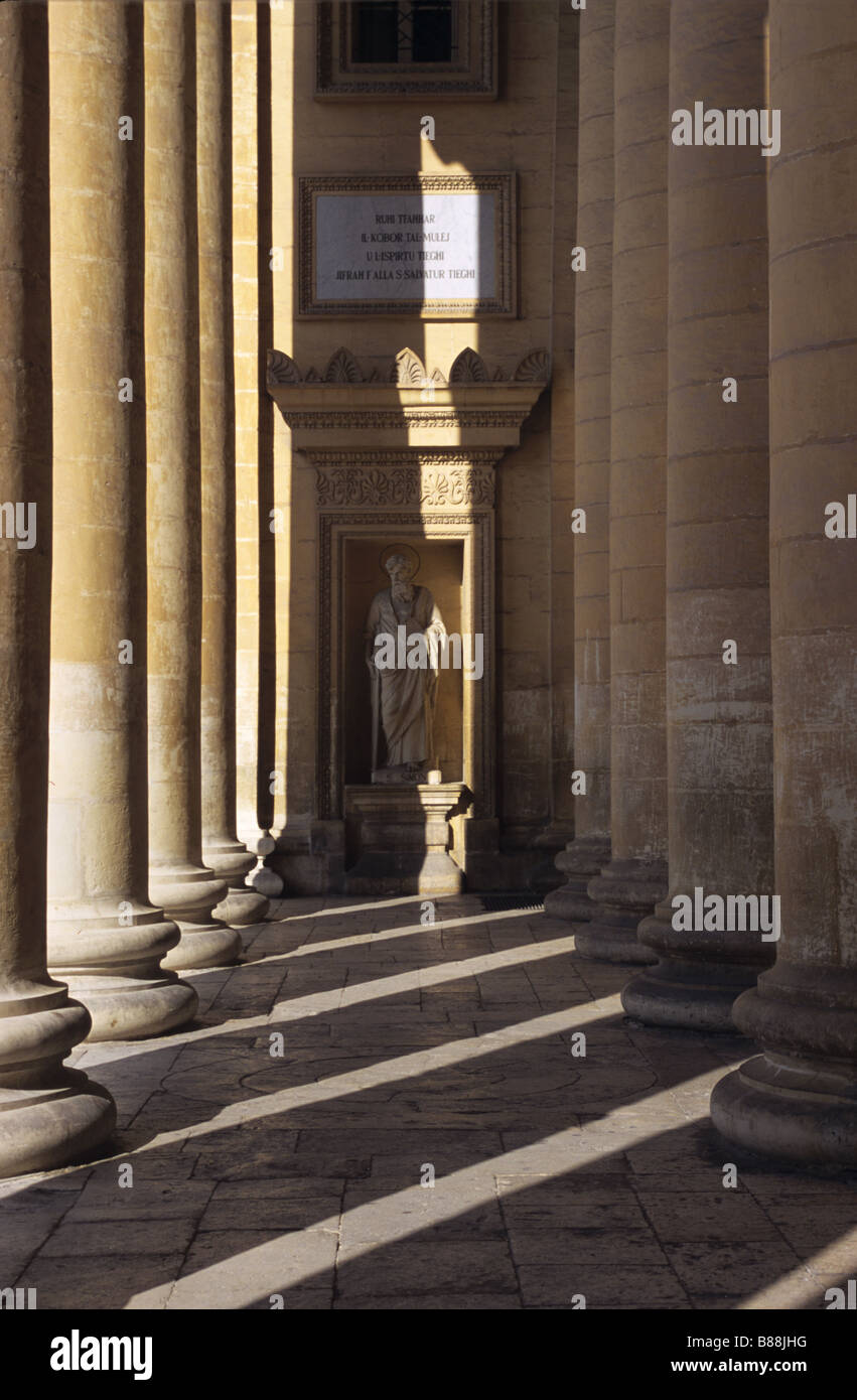 Colonne e motivi a Mosta Rotunda, Malta Foto Stock