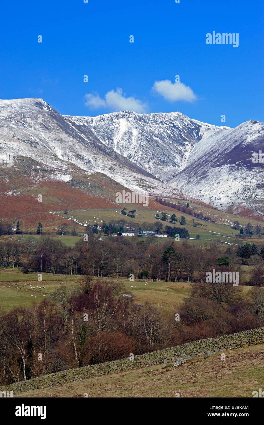 Blease cadde e Gategill cadde. Blencathra, da Castlerigg. Parco Nazionale del Distretto dei Laghi, Cumbria, Inghilterra, Regno Unito, Europa. Foto Stock