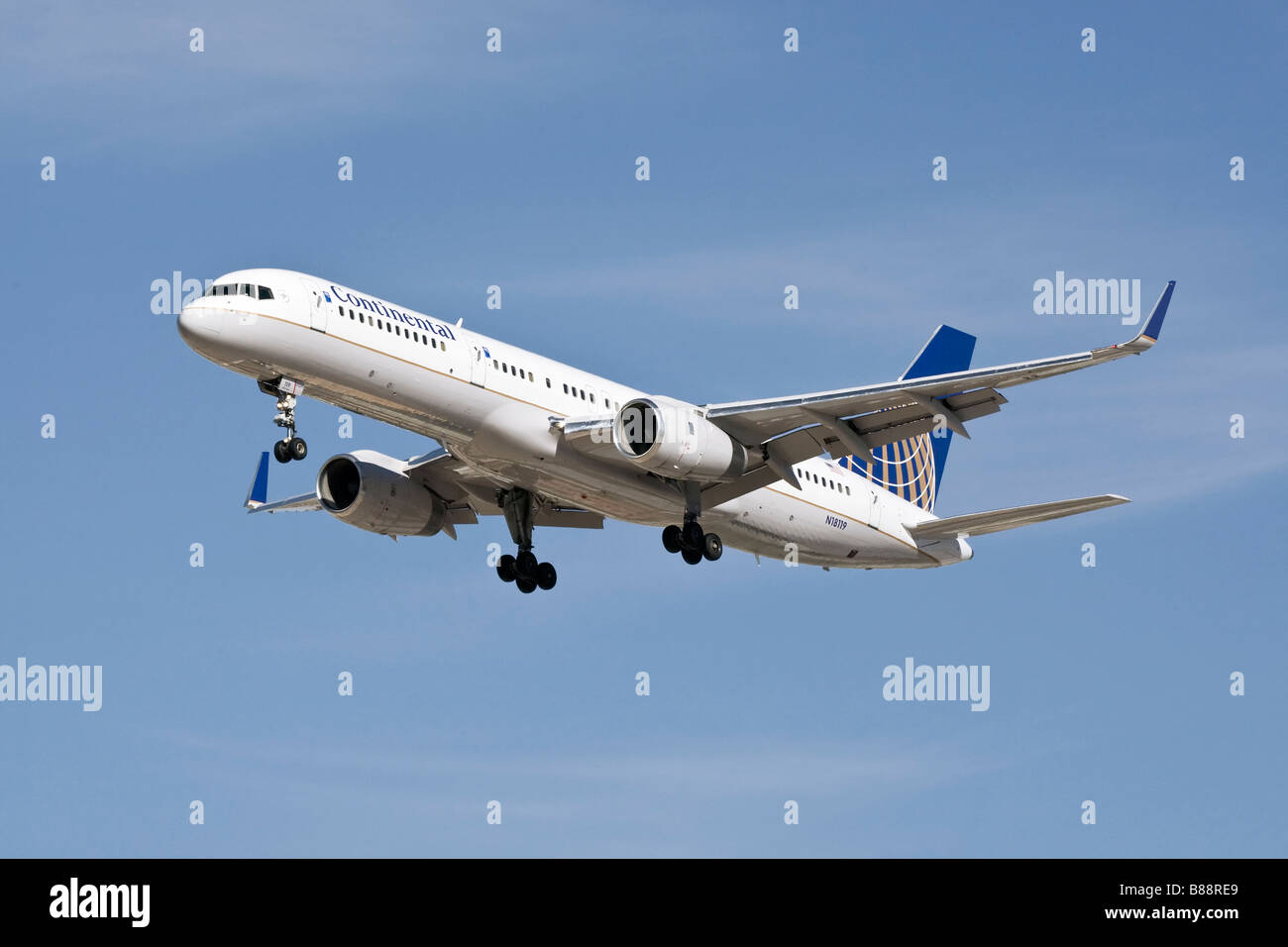Boeing B757 della Continental Airlines su finali Foto Stock