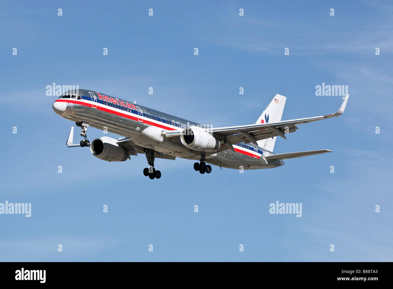 Un Boeing B757 di American Airlines su finali Foto Stock